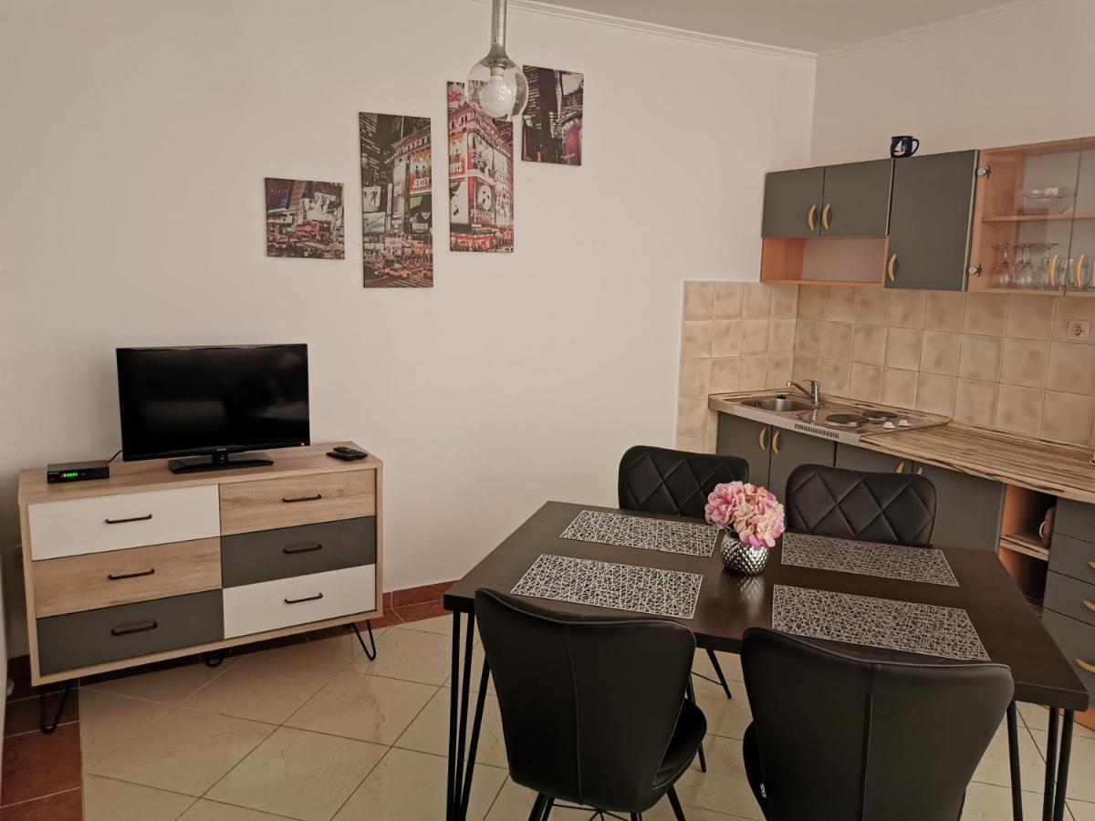 Apartmani Prova Tisno Buitenkant foto