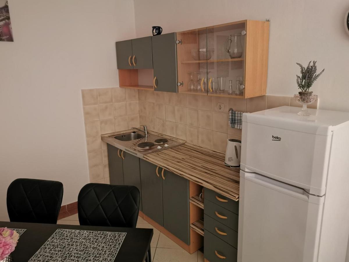 Apartmani Prova Tisno Buitenkant foto